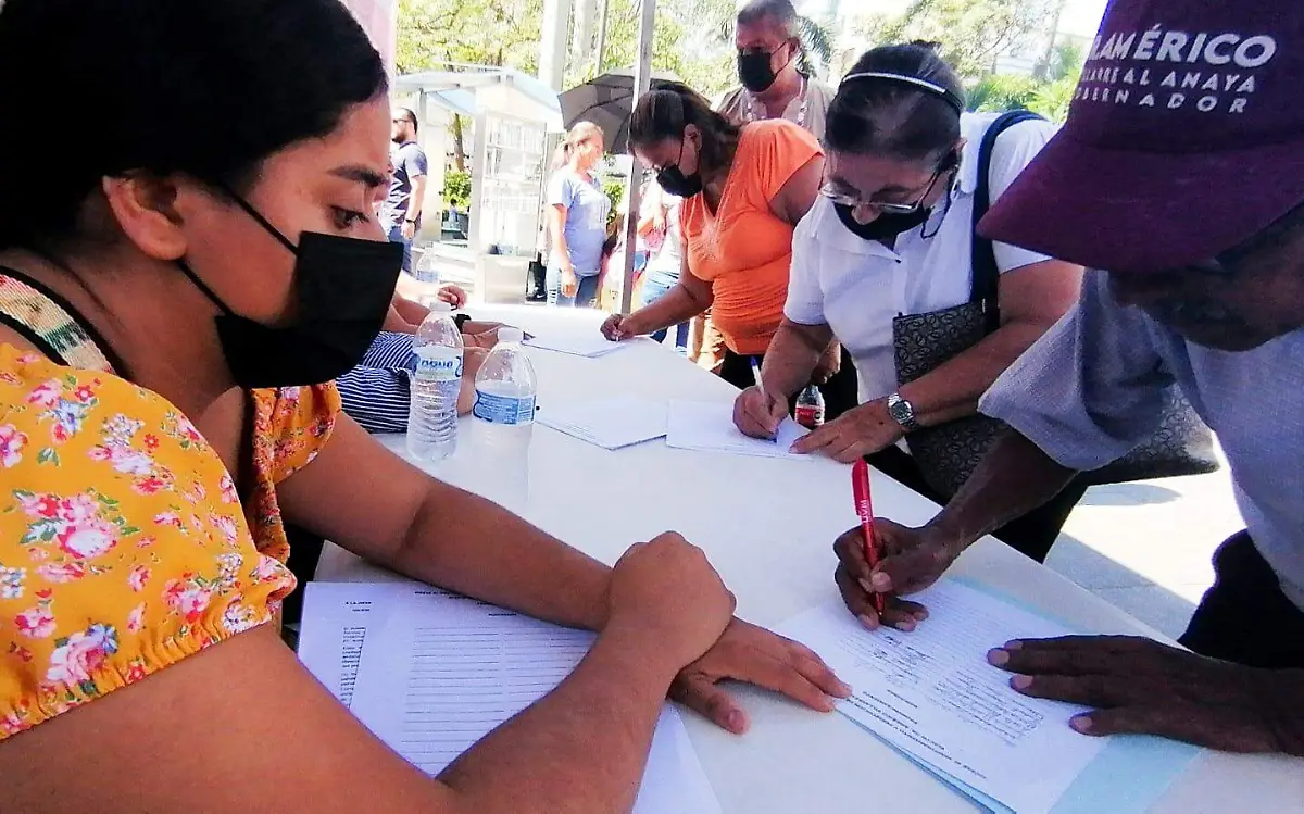 Población del sur de Tamaulipas refrenda con firmas apoyo a Américo Villarreal 